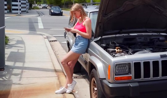 Пикапер снял молодую красотку ради съемки секса от первого лица