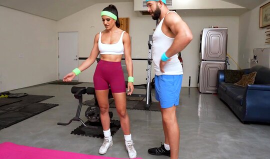 Мамка попробовала секс-тренировку с брутальным мачо